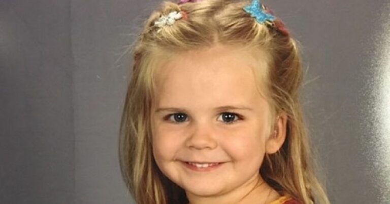 Dad Shares Photos After Lets 3-Year-Old Choose Her Picture Day Outfit