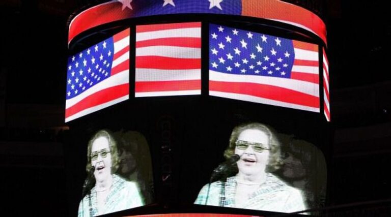 kate-smith-hockey-game-flyers-1425650811