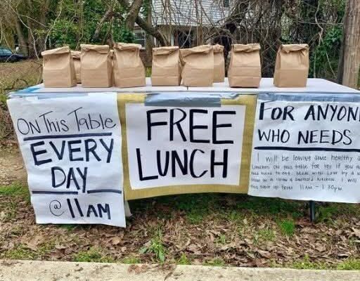I SAW A STRANGE NOTE IN ONE OF THE LUNCH BAGS—AND NOW I CAN’T STOP GOING BACK